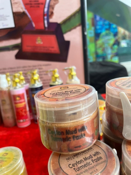 Ceylon Mud with Turmeric Paste